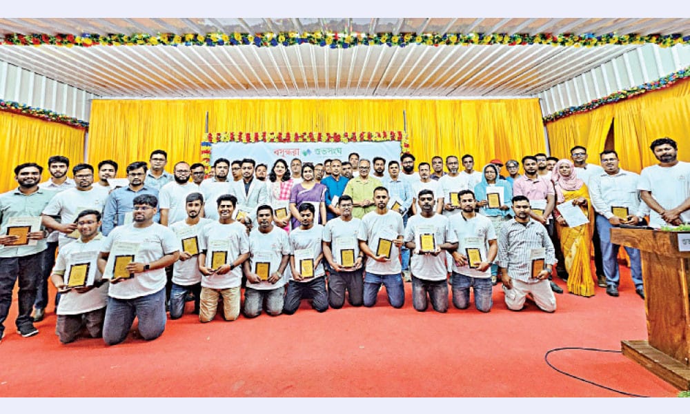 Over 300 Shuvosangho Members Vow to Stand by Humanity at Regional Conference